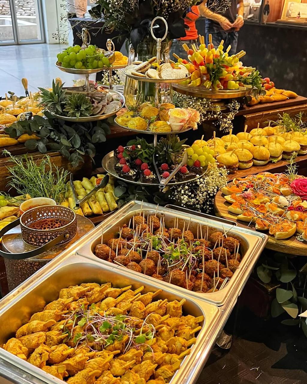 Instagram-Worthy Tropical Party