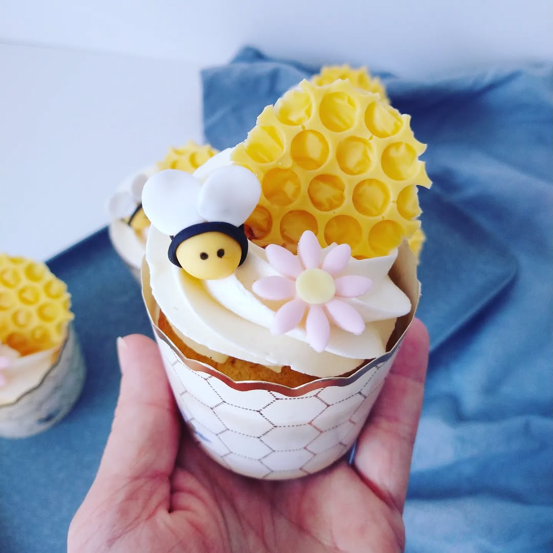 Honeycomb Cupcakes 🧁