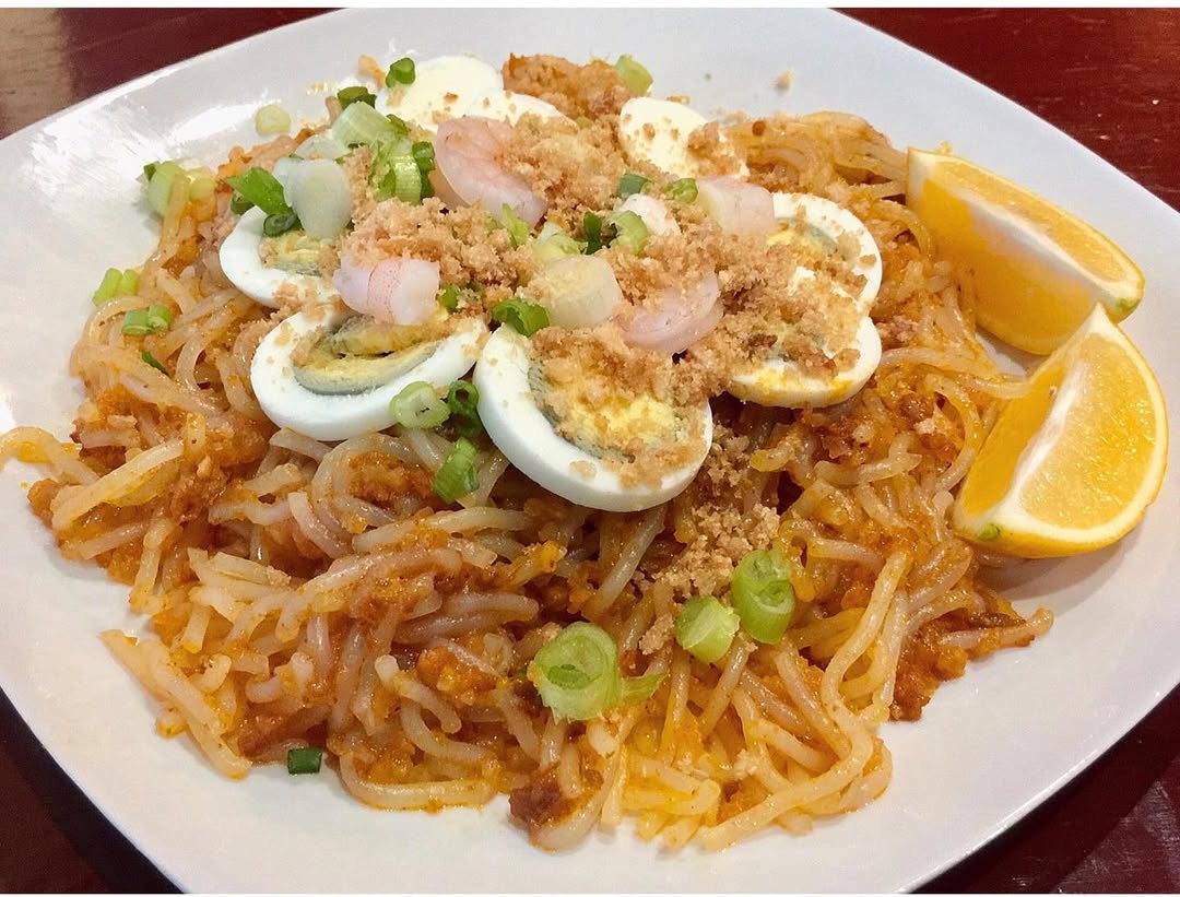 Pancit Malabon (Seafood Noodles)