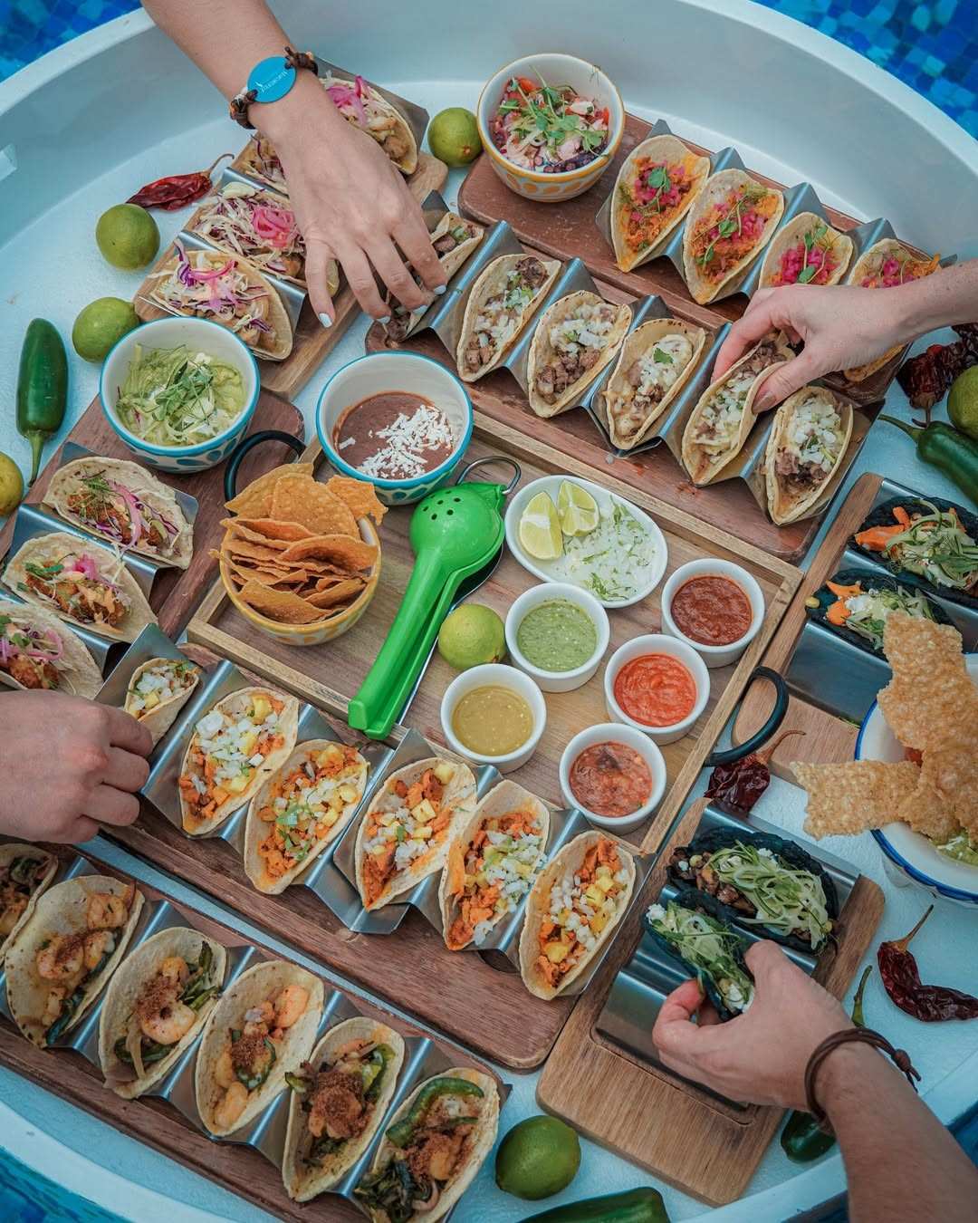 Poolside Nacho Bar 🌮