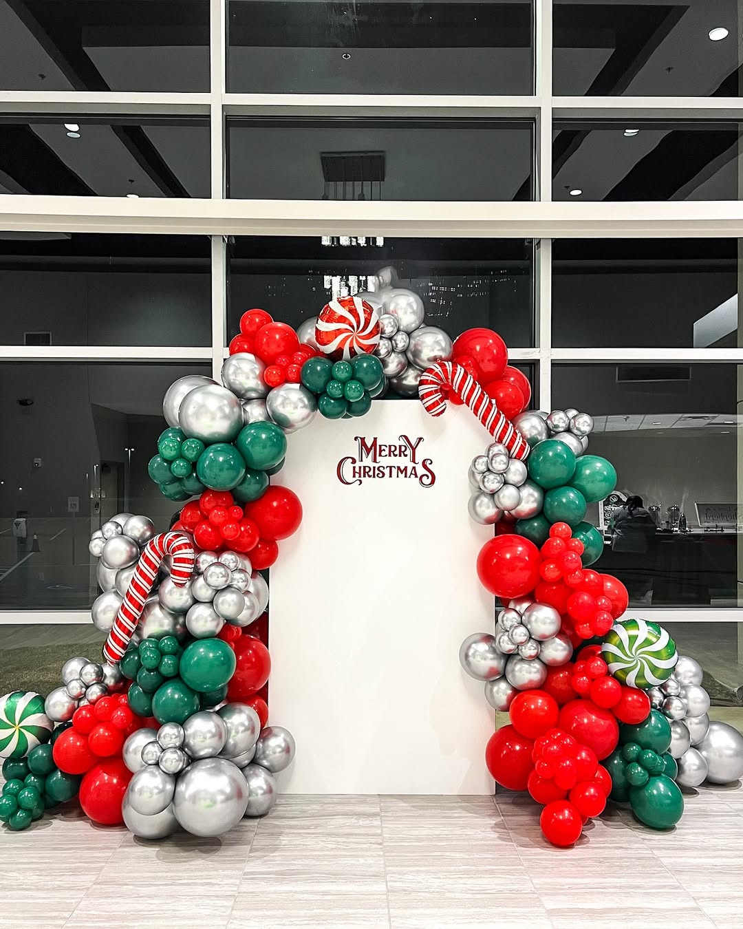 Balloon Arch in Christmas Colors