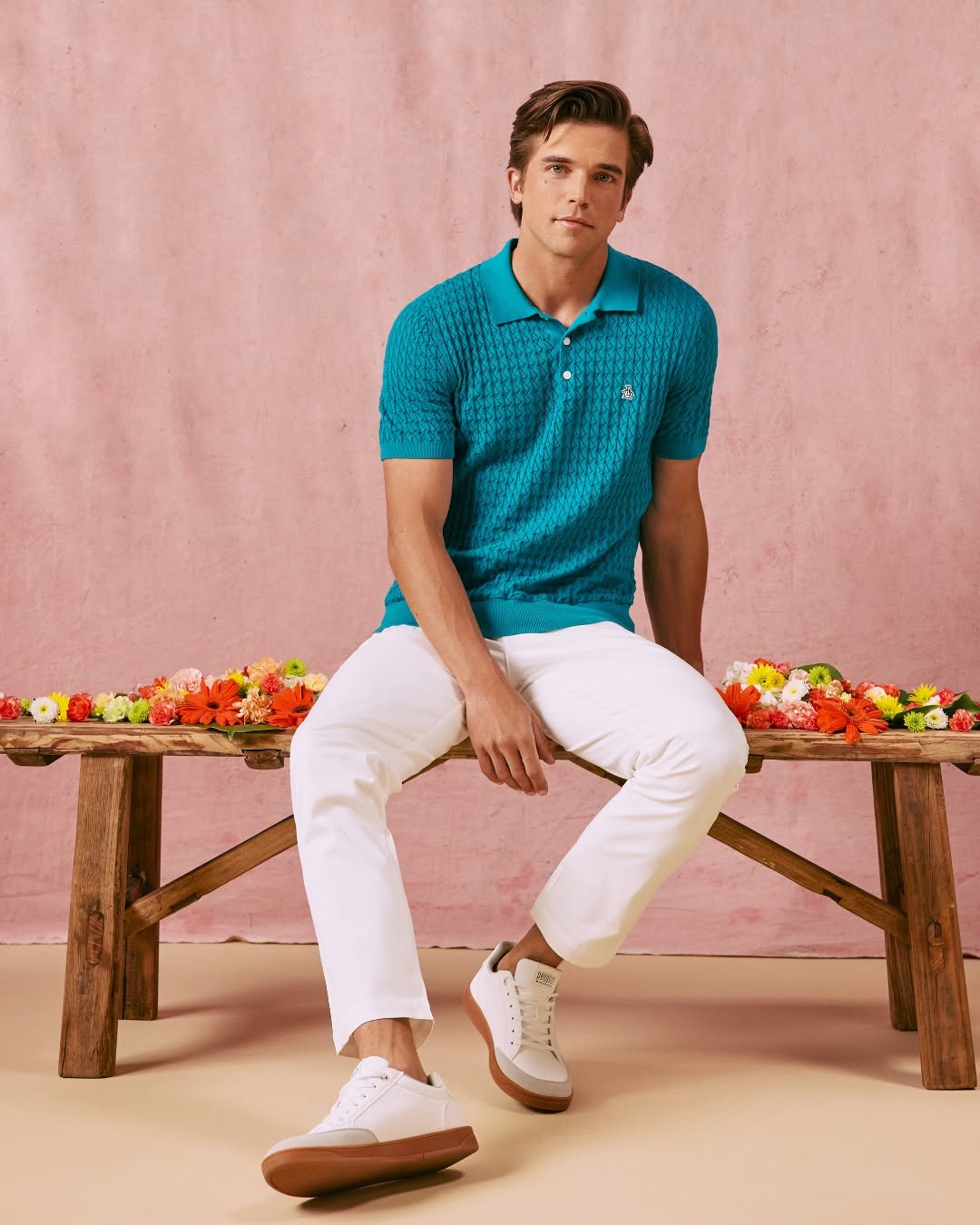 Textured Knitted T-shirt with White Pants