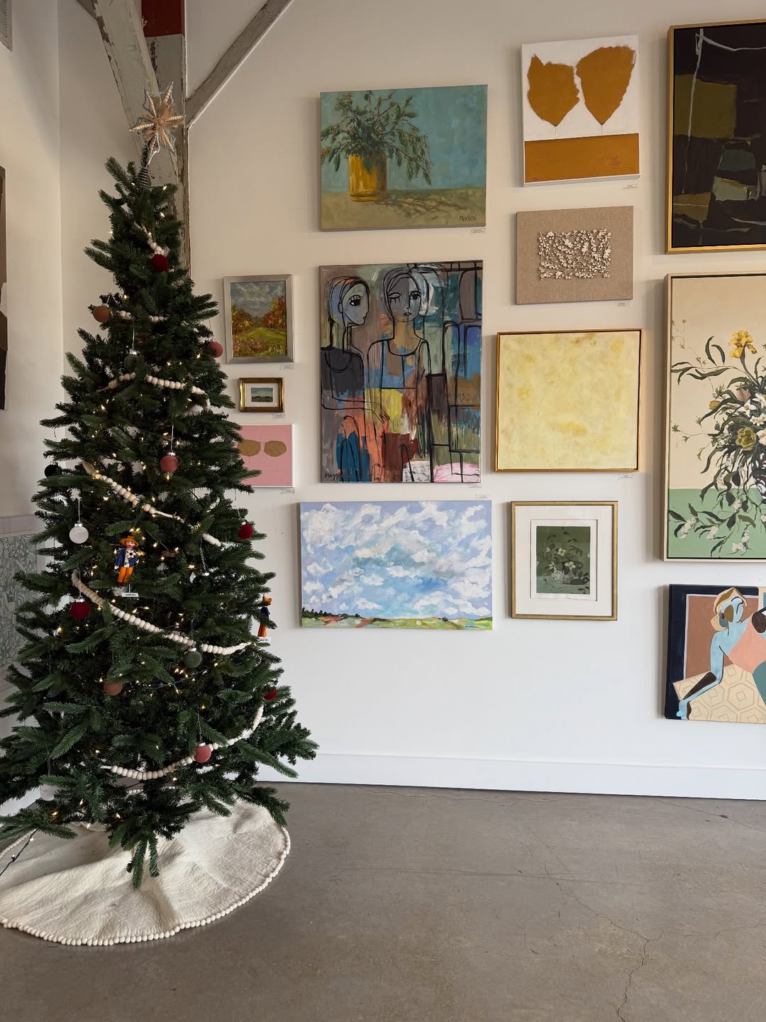 Art Gallery Christmas Theme