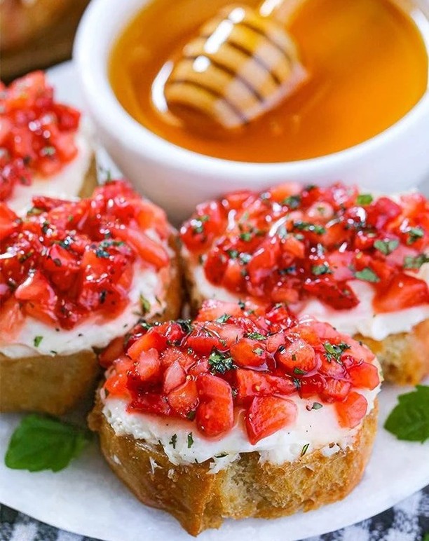Balsamic Strawberry Crostini