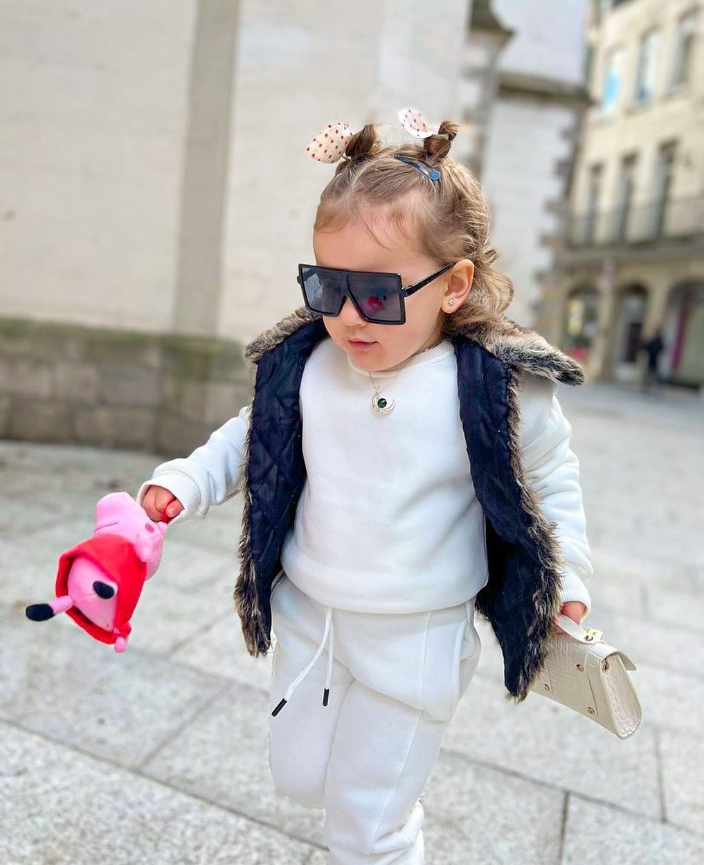 Chic Modern Christmas Outfits