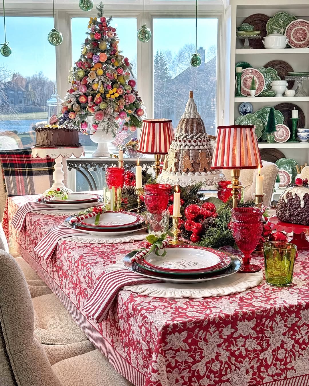 Classic Christmas Table Elegance