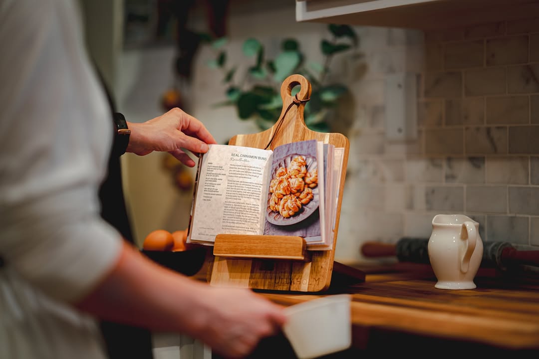 Cook book stand