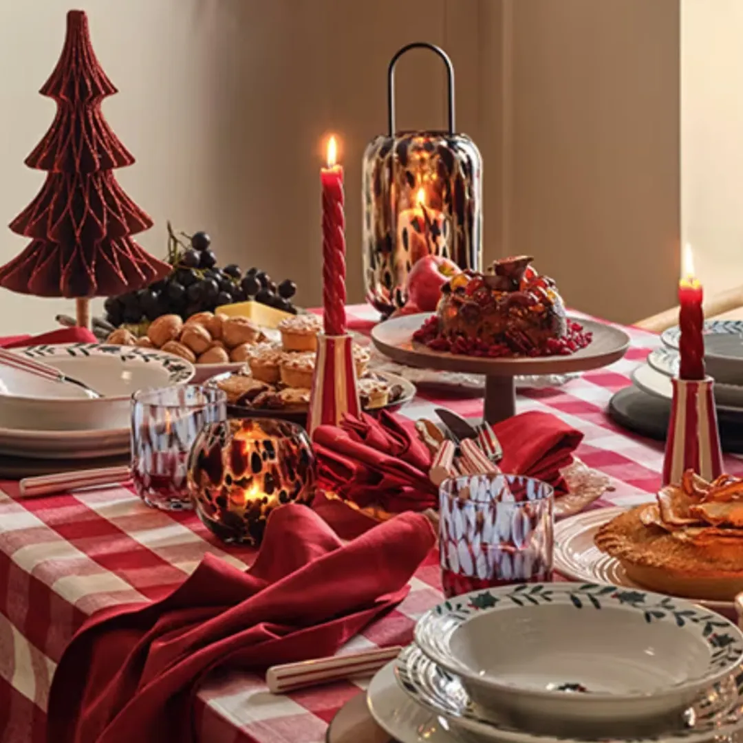 Kid-Friendly Christmas Table Setup