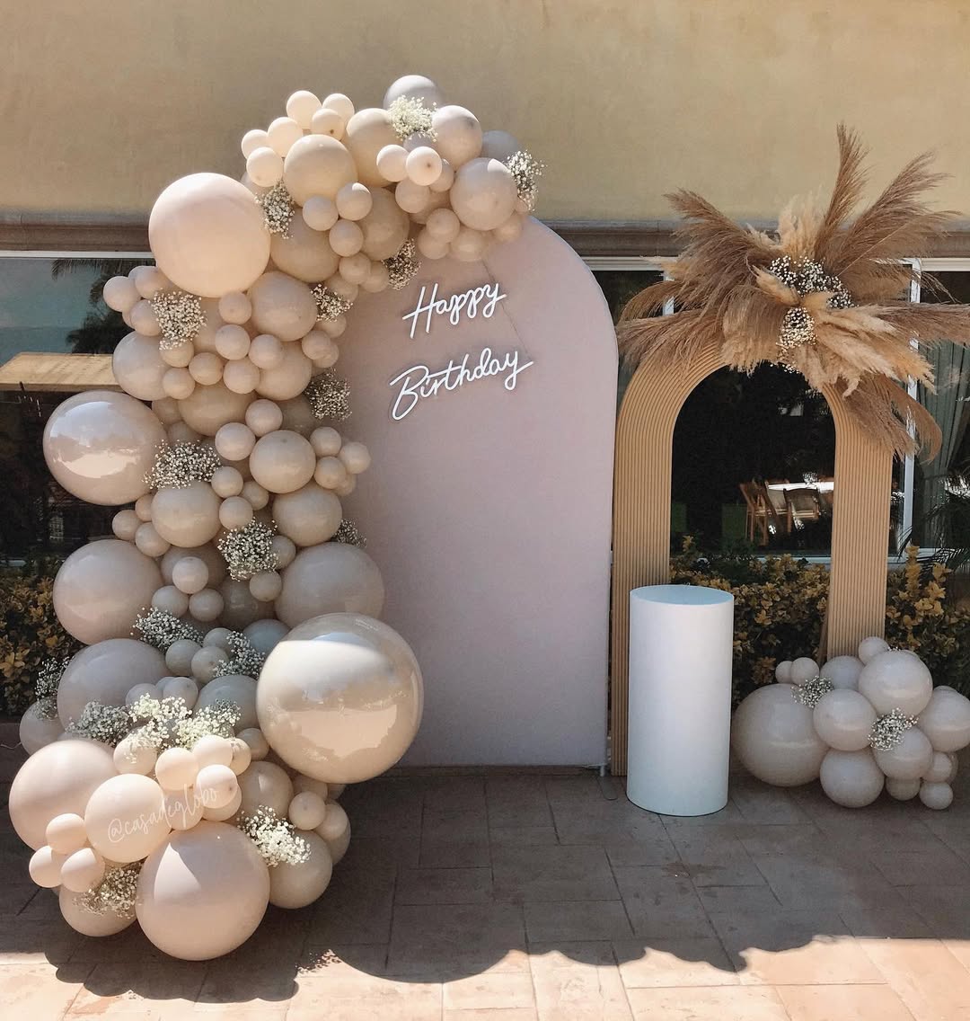 Minimal White & Beige