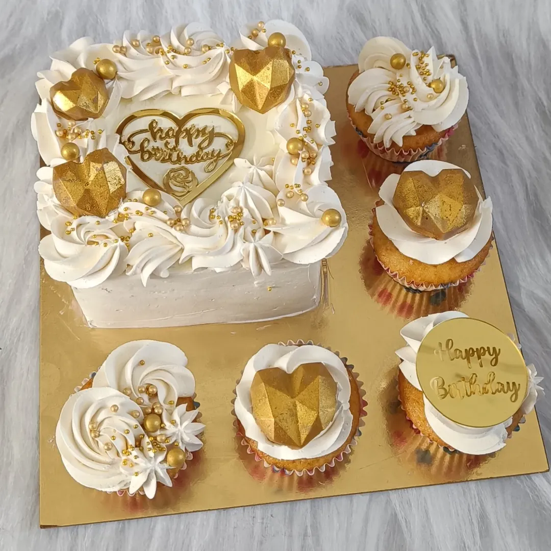 Gold-Themed Cupcakes