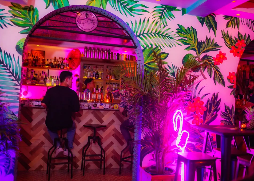 Tropical Cocktail Bar