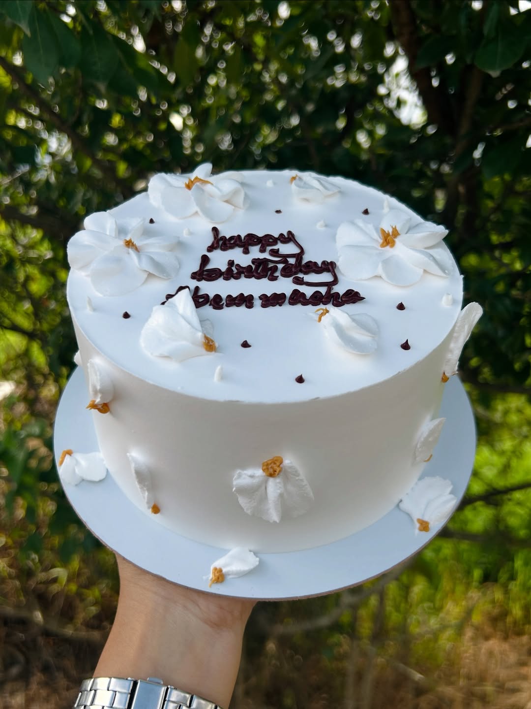 White Minimalist Cake