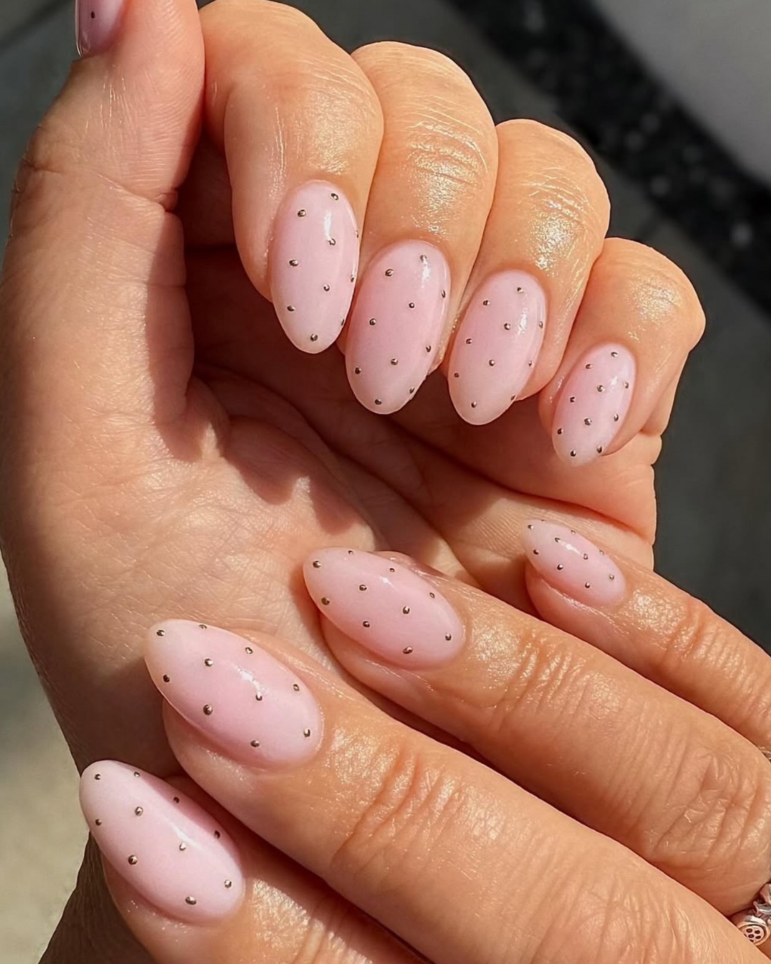Monochrome Dot Nail