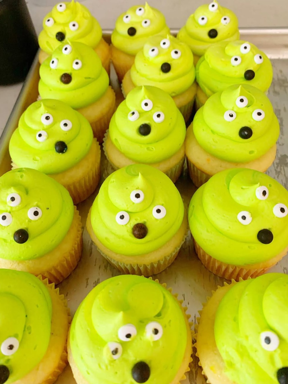 Alien cupcakes