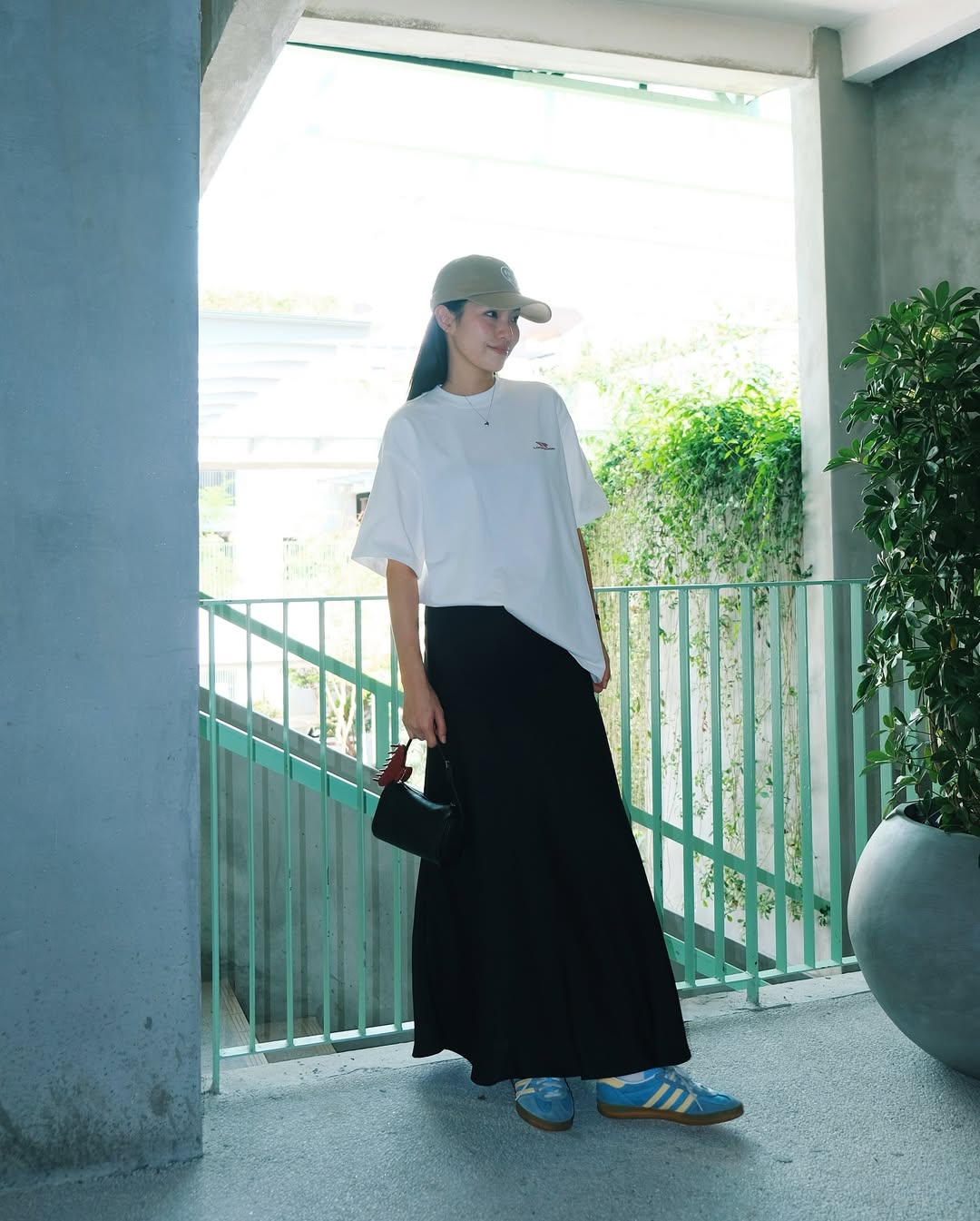 Flowing skirt with basic tee