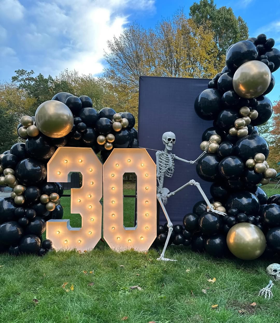 Skull and Crossbones Balloon